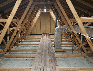 Zateplení stropu dětské léčebny pomocí foukané izolace